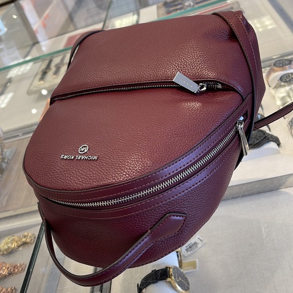 Michael Kors Women's Valerie Medium Pebbled Leather Backpack
NWT - Picture 7 of 16